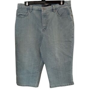 Gloria Vanderbilt size 10 cropped blue jeans with stretch high waist